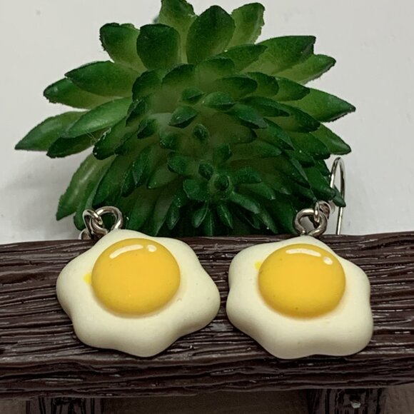 Egg Earring, Funny Food Earring, Gift Idea, Silly Earring, Cooking Earring, Chef - Picture 3 of 6